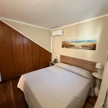Sardinia House With Beautiful View Near Sea בית נופש